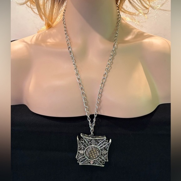 Vintage Vampire Necklace Gothic Cross Pendant Unisex - Picture 1 of 13